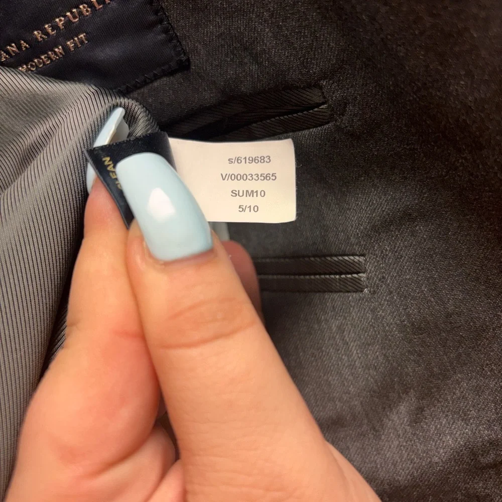 Banana Republic Modern Fit Men’s Suit Blazer – Gray (Size 44R) | Italian Fabric